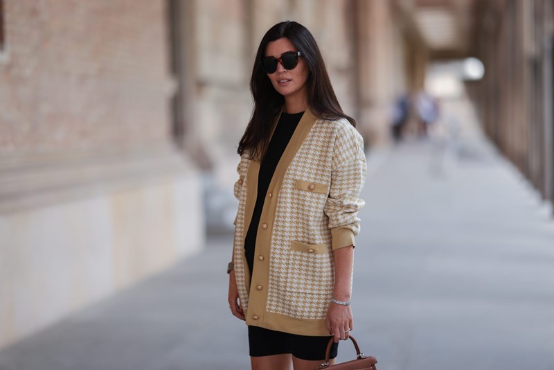 10 τρόποι για να φορέσεις τα biker shorts και το χειμώνα - εικόνα 1