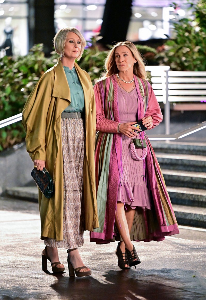 Το reboot του Sex and the City έκανε πρεμιέρα! 15 looks της Carrie Bradshaw που θα δούμε στα νέα επεισόδια - εικόνα 16