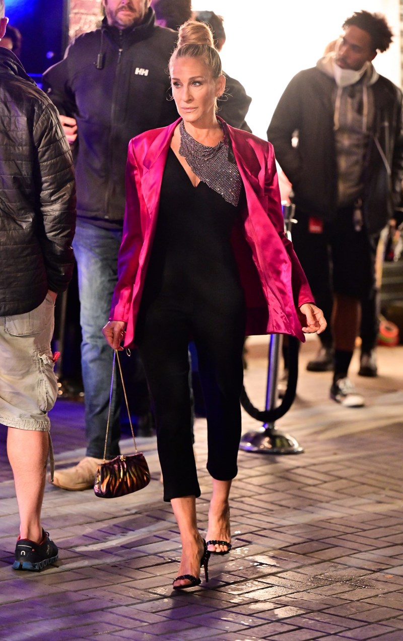 Το reboot του Sex and the City έκανε πρεμιέρα! 15 looks της Carrie Bradshaw που θα δούμε στα νέα επεισόδια - εικόνα 15