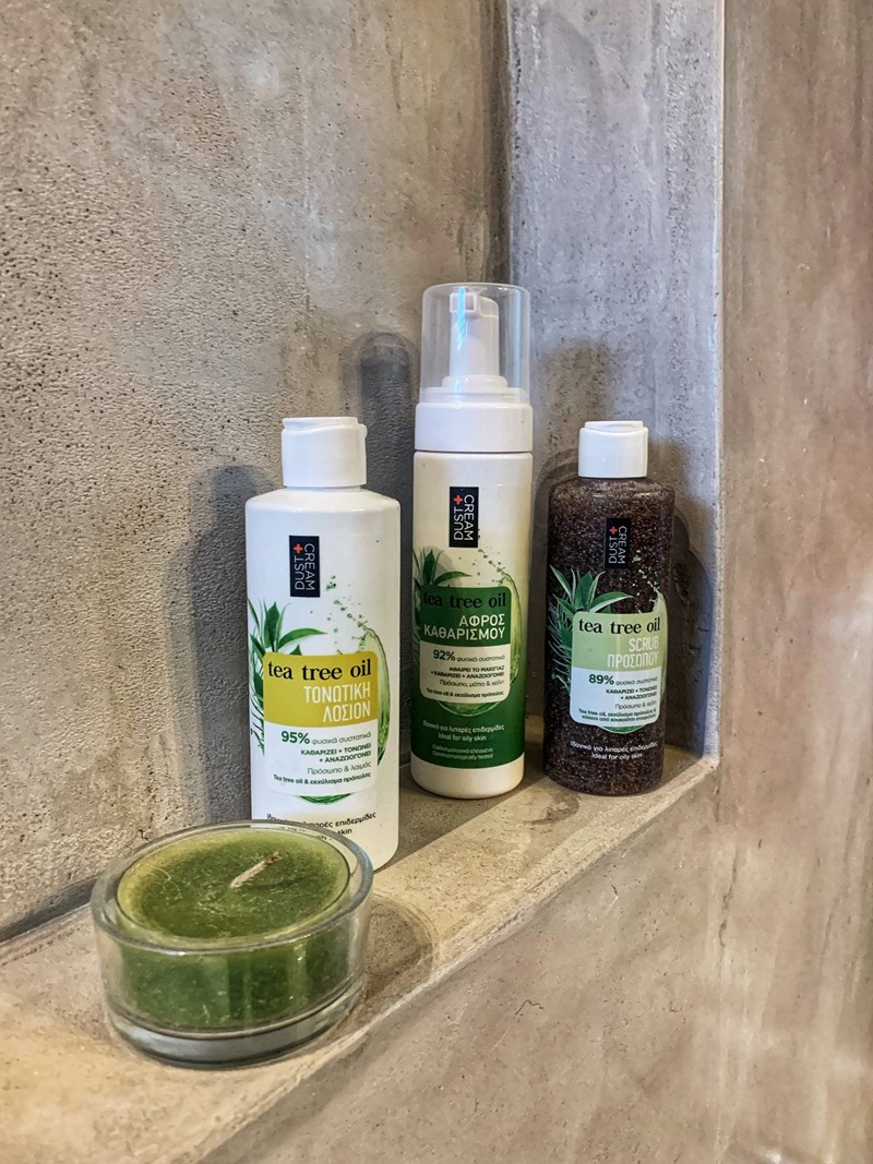 Καθαρισμός προσώπου: Τα προϊόντα που αξίζουν μια θέση στο νεσεσέρ σου - εικόνα 1