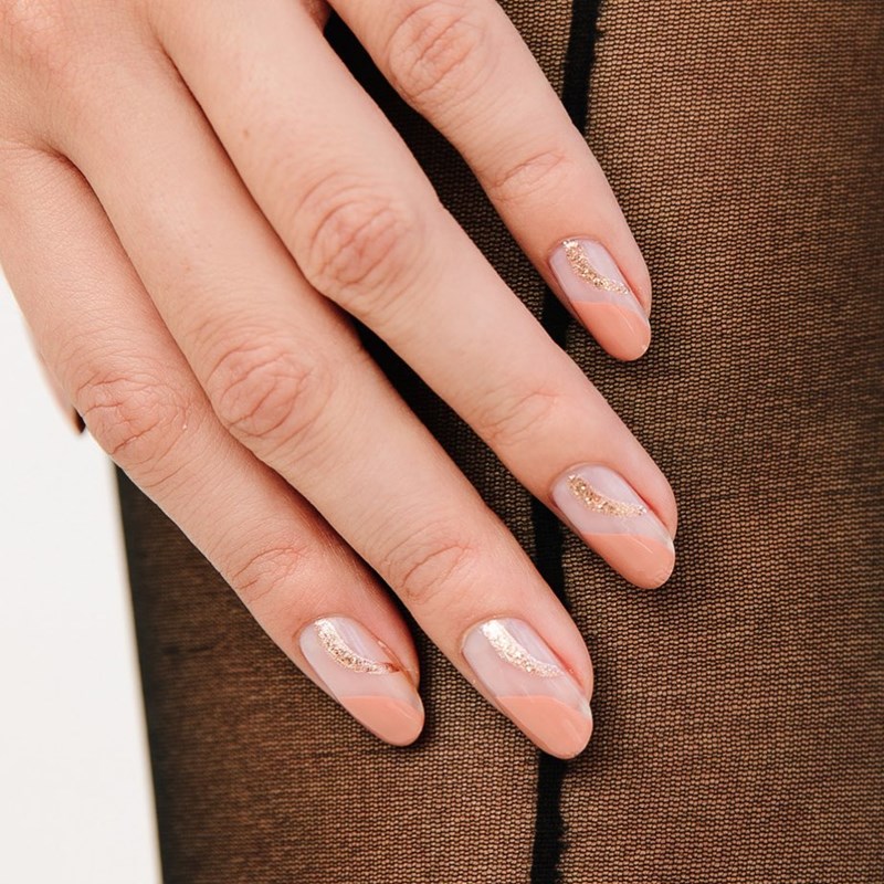 Nude μανικιούρ: Αυτά τα nail trends έχουν διαχρονική αξία - εικόνα 2