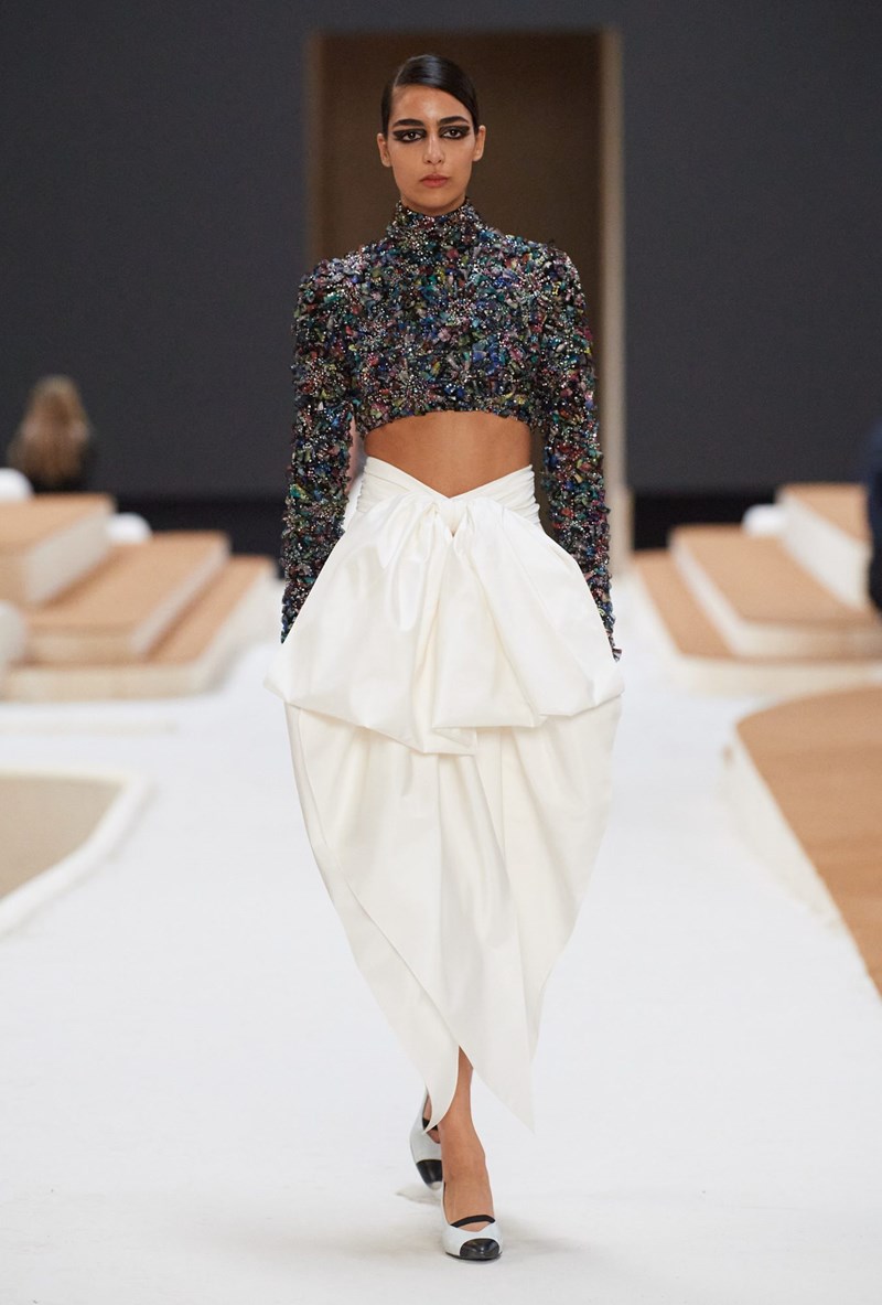 Chanel Couture SS22: Μια συλλογή υψηλής ραπτικής που τιμά την "αιθέρια ελαφρότητα" - εικόνα 13