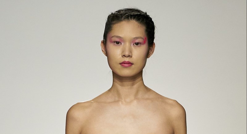 Haute Couture Week: Τα beauty trends που ξεχωρίσαμε από την Εβδομάδα Υψηλής Ραπτικής στο Παρίσι - εικόνα 1