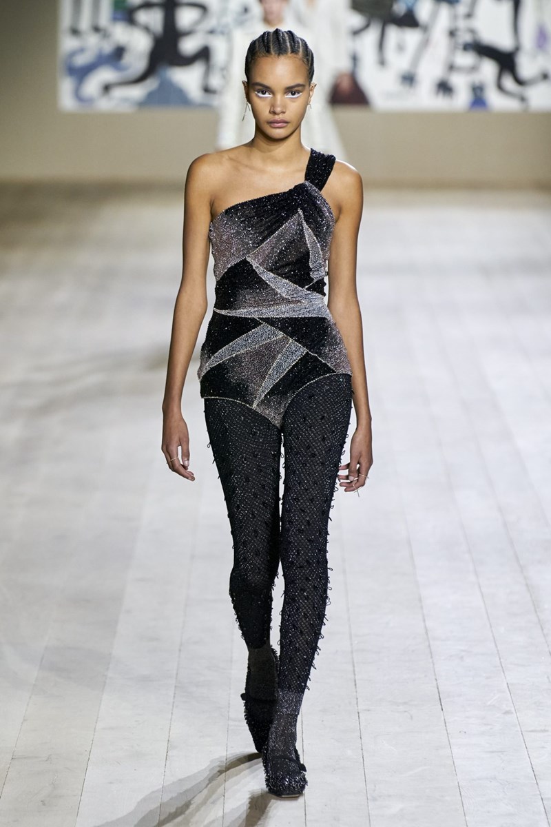 Dior Couture SS22: Όταν η Υψηλή Ραπτική είναι μαγεία μέσα στην απλότητά της - εικόνα 1