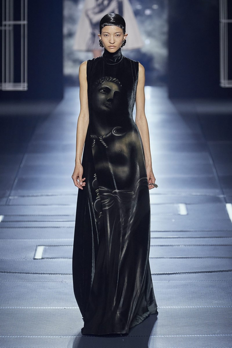 Η couture SS22 συλλογή του οίκου Fendi αποτίει φόρο τιμής στην Αιώνια Πόλη, την Ρώμη - εικόνα 5