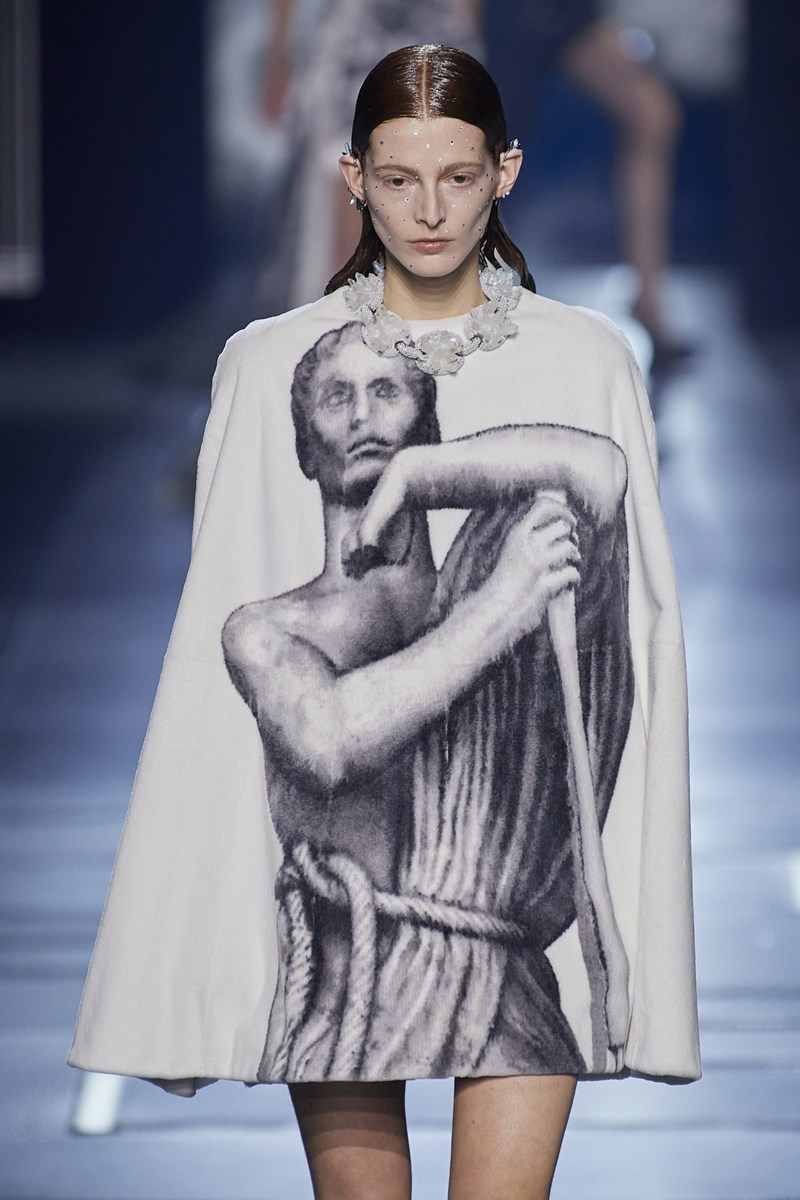 Η couture SS22 συλλογή του οίκου Fendi αποτίει φόρο τιμής στην Αιώνια Πόλη, την Ρώμη - εικόνα 1