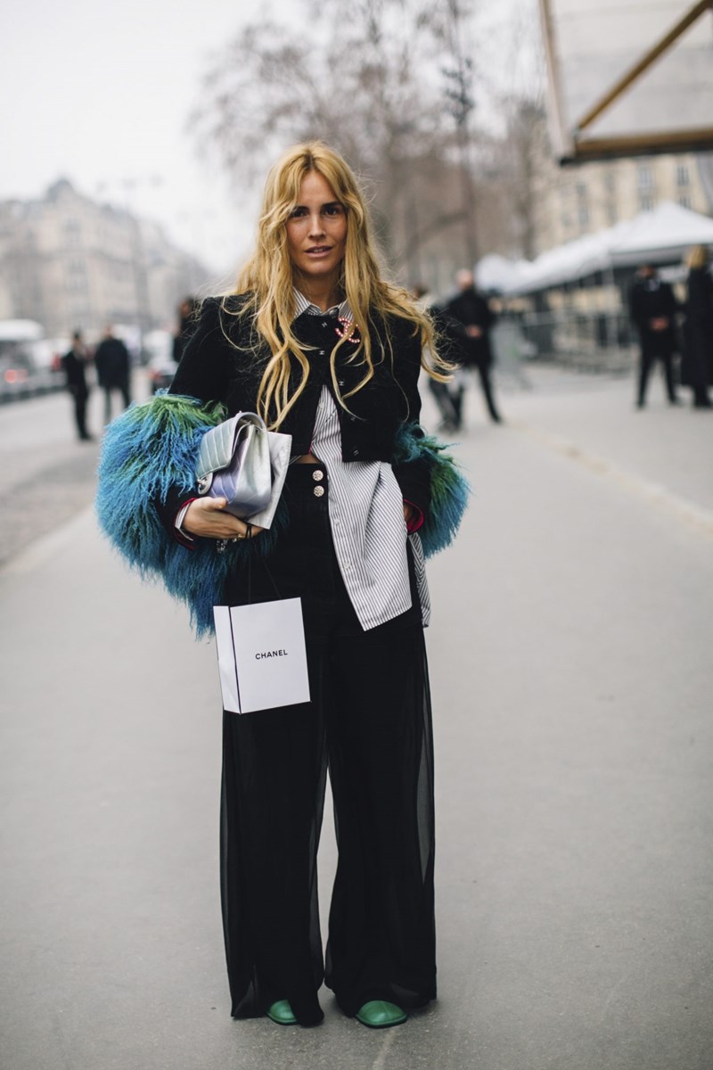 Couture Week: Το μαύρο πρωταγωνίστησε στο street style και αυτά είναι 10 looks-απόδειξη - εικόνα 3
