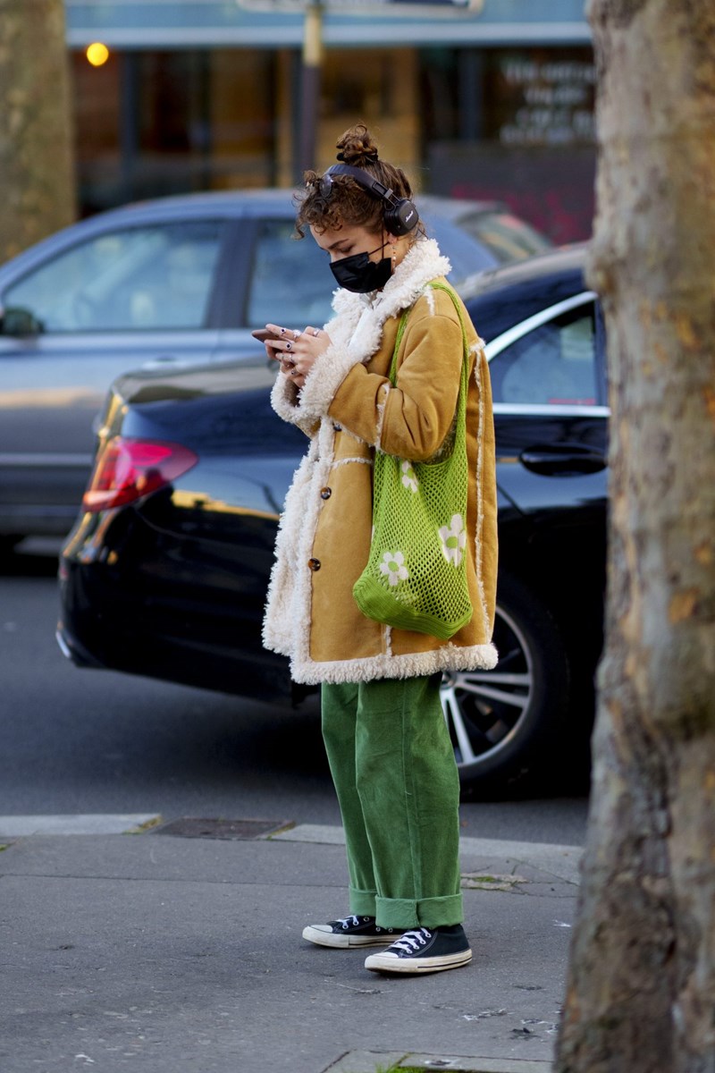Τα ωραιότερα street style looks από την Ανδρική Εβδομάδα Μόδας για το Φθινόπωρο του 2022 - εικόνα 20