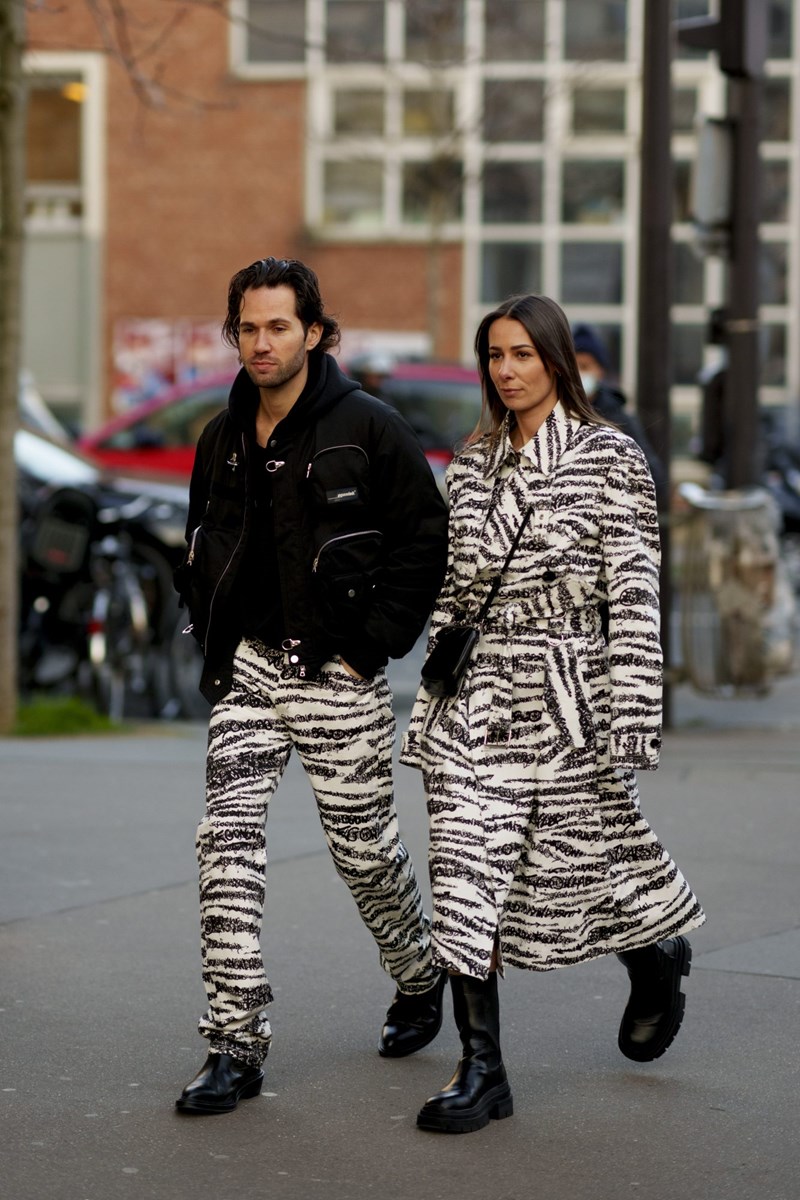 Τα ωραιότερα street style looks από την Ανδρική Εβδομάδα Μόδας για το Φθινόπωρο του 2022 - εικόνα 21