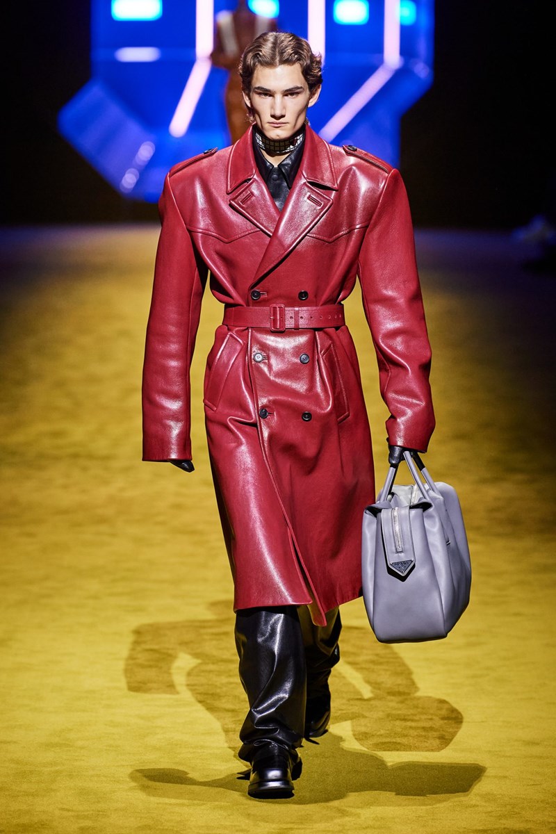 Men's Fashion Week AW22: Ο Jeff Goldblum και o Kyle MacLachlan περπάτησαν στο runway του οίκου Prada - εικόνα 1