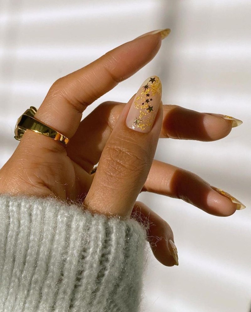 Celestial Nails: Το ιδανικό μανικιούρ για όσες θέλουν κάτι πιο ψαγμένο - εικόνα 4