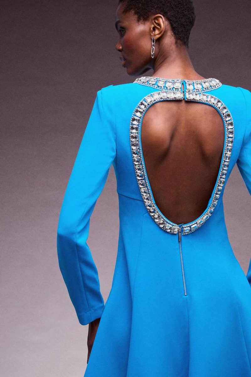 Και ξαφνικά, τα cut outs γίνονται το μεγαλύτερο micro trend της χρονιάς - εικόνα 10