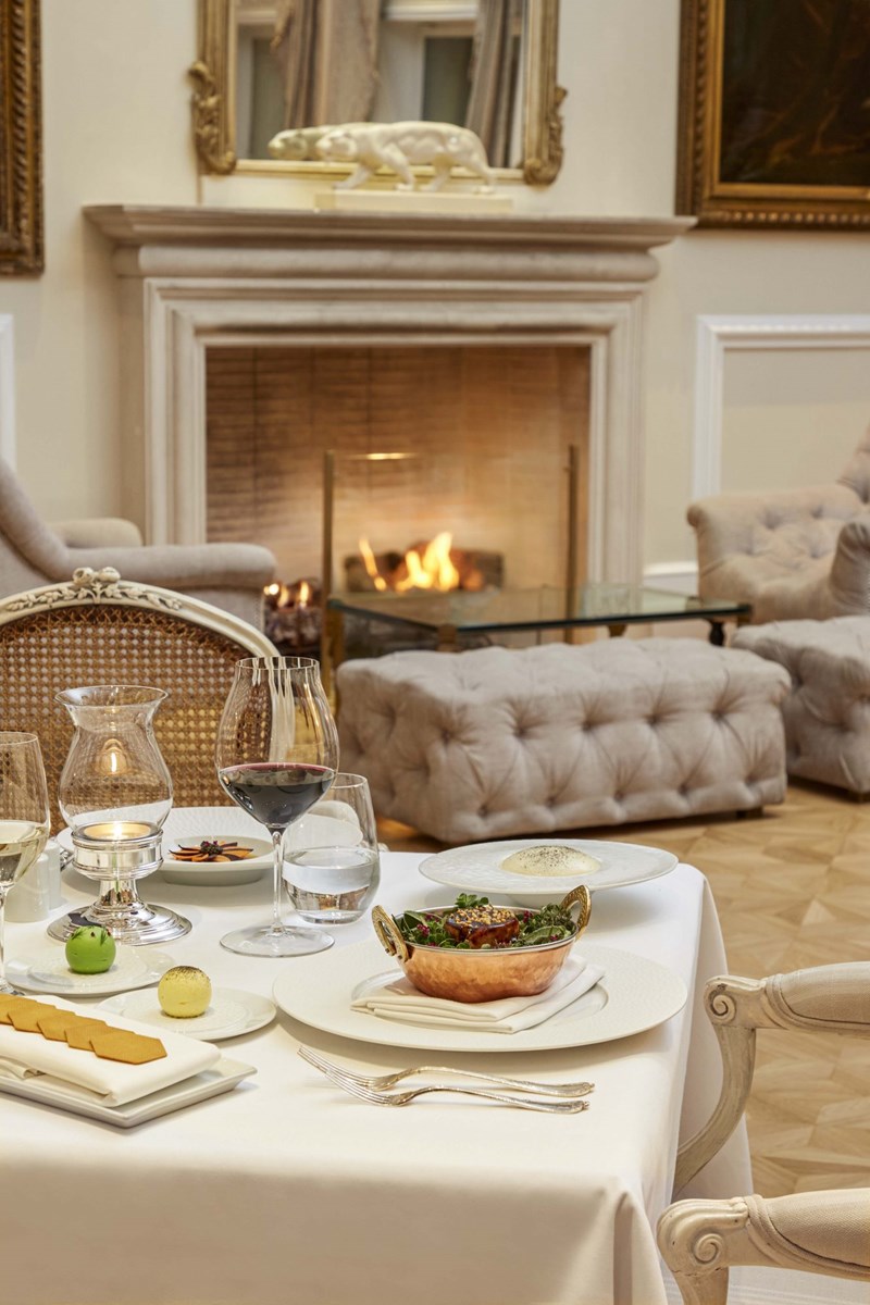 Το ανανεωμένο Tudor Hall Restaurant μας προσκαλεί σε ένα καινούργιο γευστικό ταξίδι - εικόνα 2