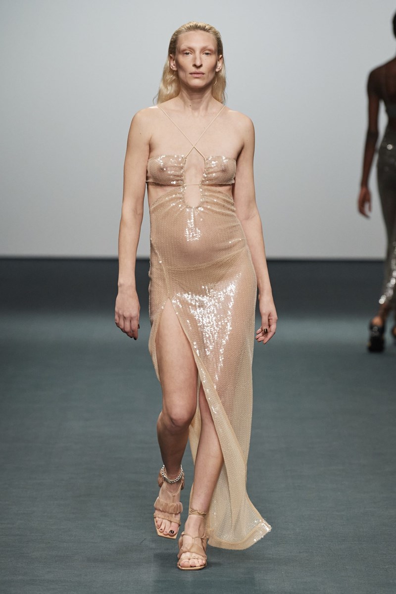 Εβδομάδα Μόδας Λονδίνου: Η αισθησιακή Nensi Dojaka, ο Richard Quinn και όλα όσα μαγνήτισαν την προσοχή μας στην LFW - εικόνα 15