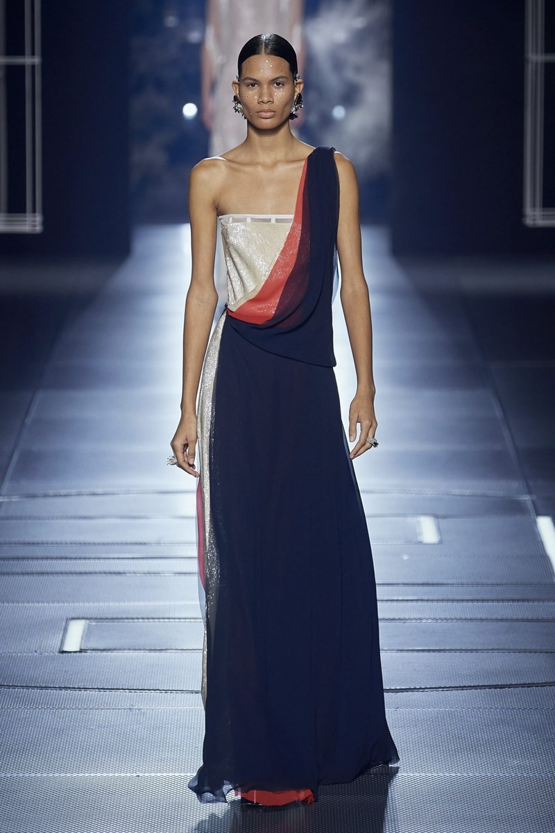 Εβδομάδα Υψηλής Ραπτικής: 8 τάσεις που ξεχωρίσαμε από τα couture show των οίκων - εικόνα 9