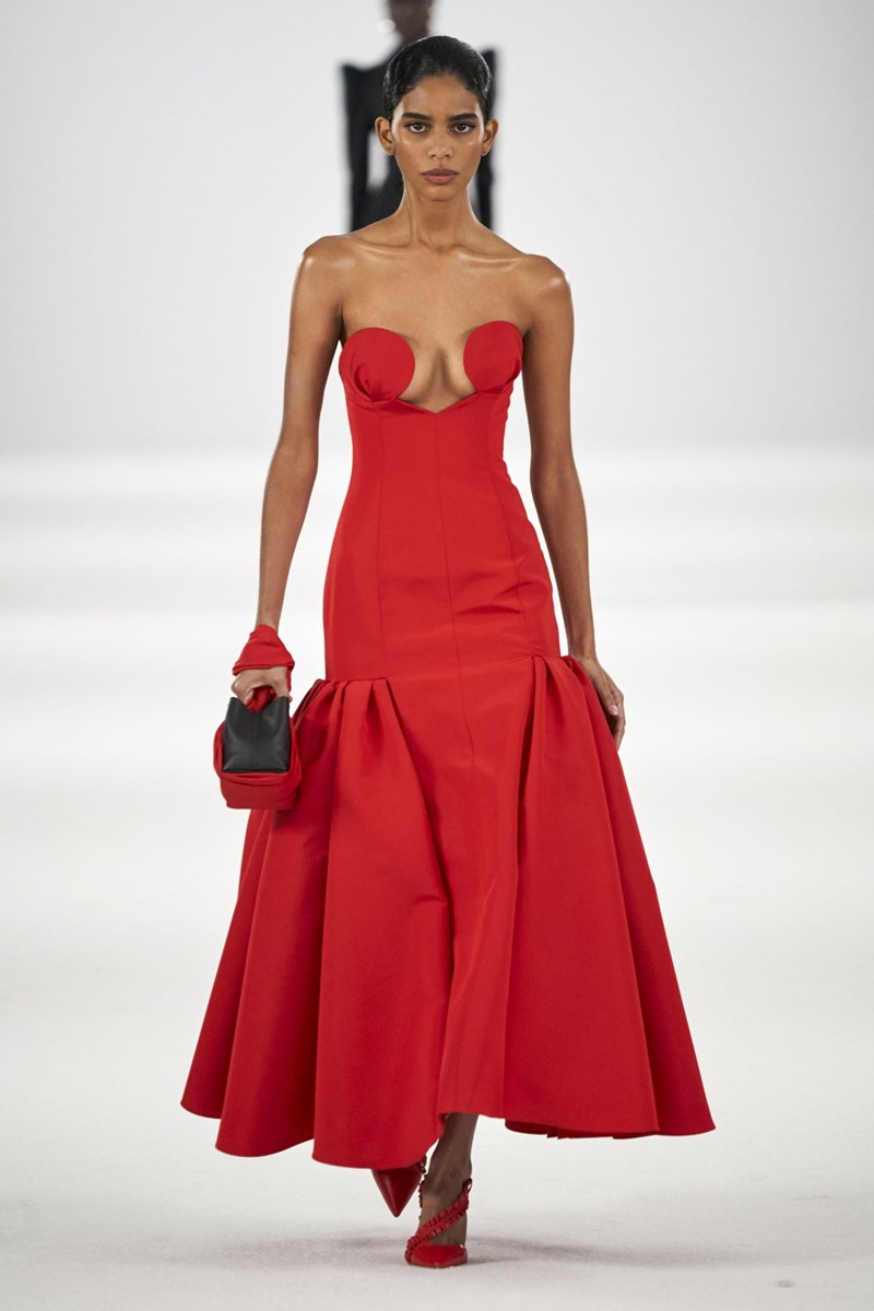 Η νέα συλλογή του οίκου Carolina Herrera για το Φθινόπωρο του 2022 ήταν ένας φόρος τιμής στην Mrs. Herrera - εικόνα 1