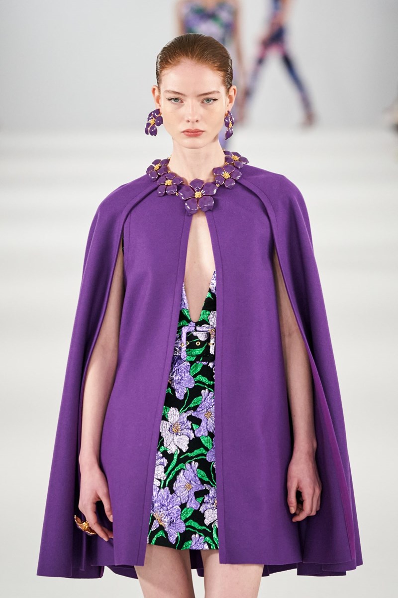 Η νέα συλλογή του οίκου Carolina Herrera για το Φθινόπωρο του 2022 ήταν ένας φόρος τιμής στην Mrs. Herrera - εικόνα 2