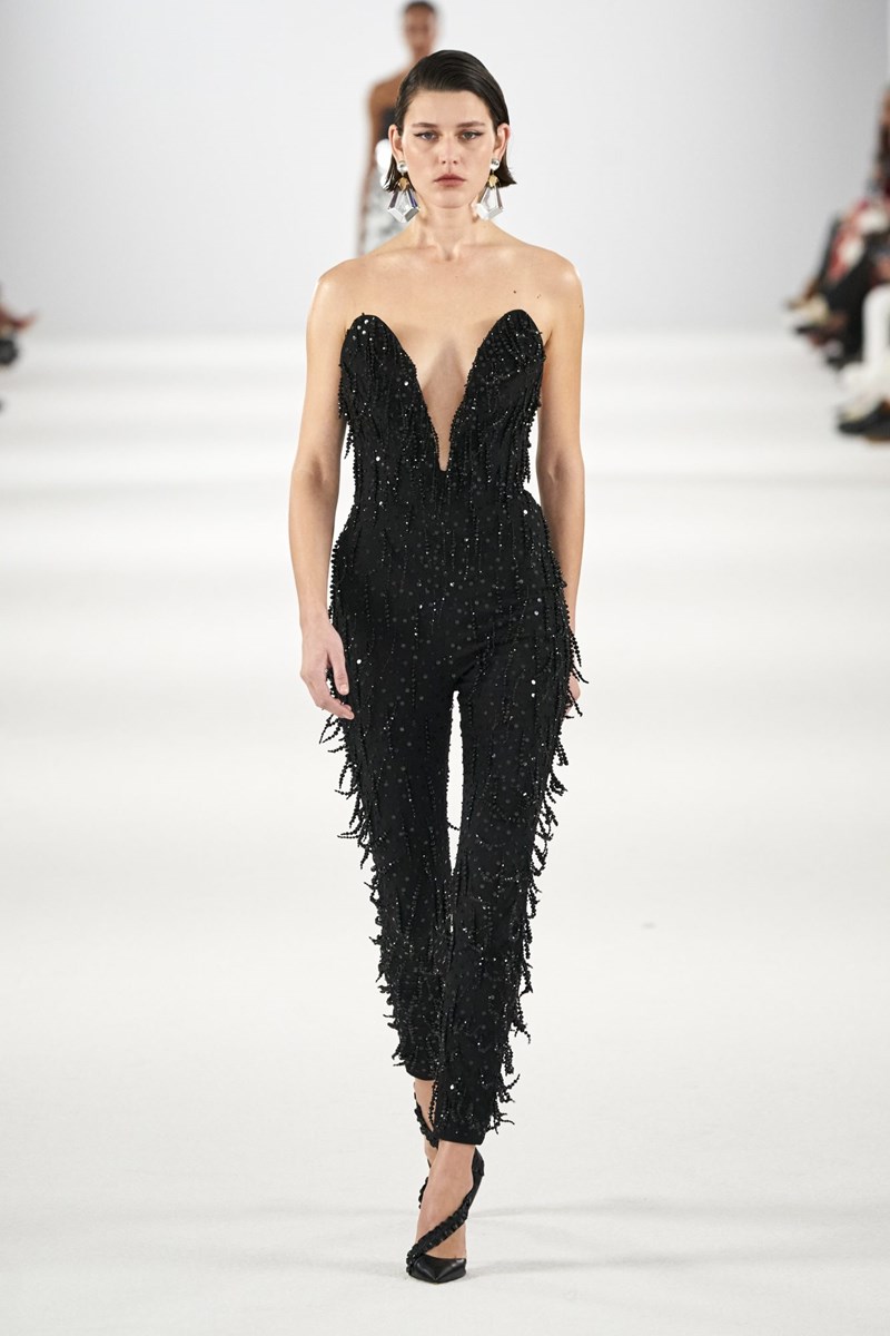 Η νέα συλλογή του οίκου Carolina Herrera για το Φθινόπωρο του 2022 ήταν ένας φόρος τιμής στην Mrs. Herrera - εικόνα 9