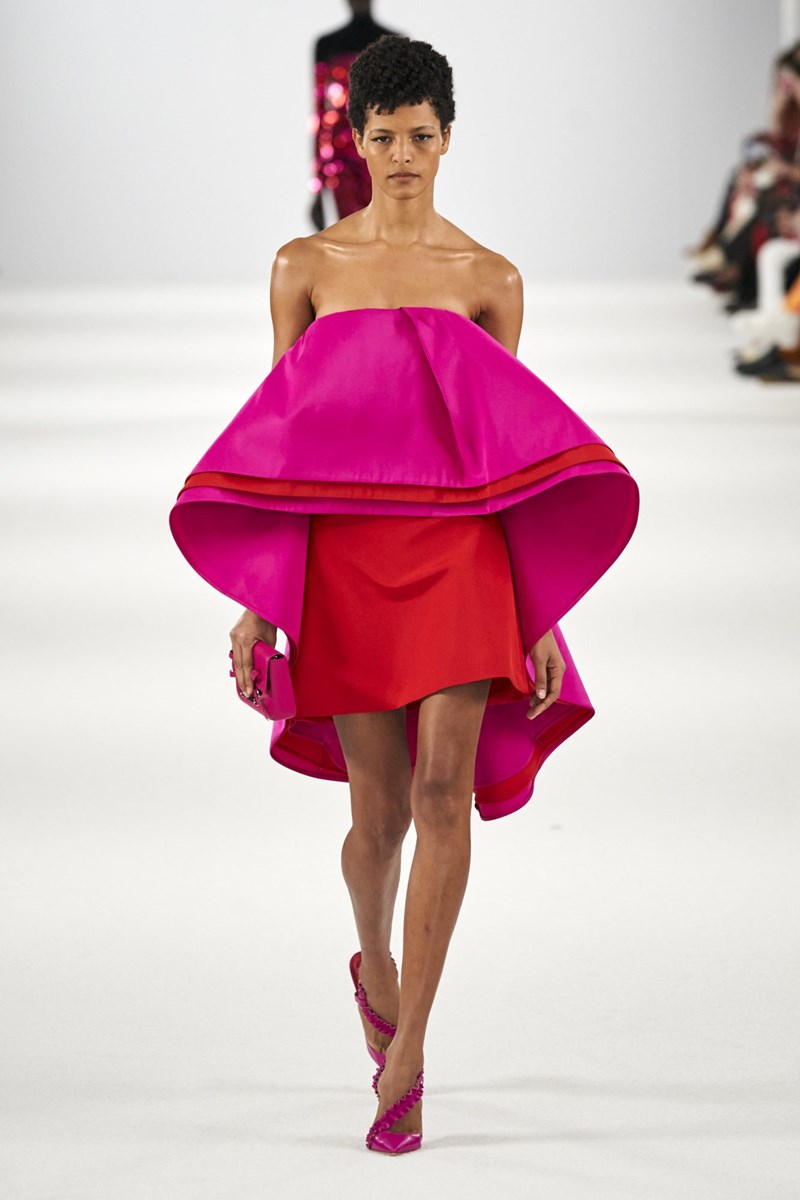 Η νέα συλλογή του οίκου Carolina Herrera για το Φθινόπωρο του 2022 ήταν ένας φόρος τιμής στην Mrs. Herrera - εικόνα 8