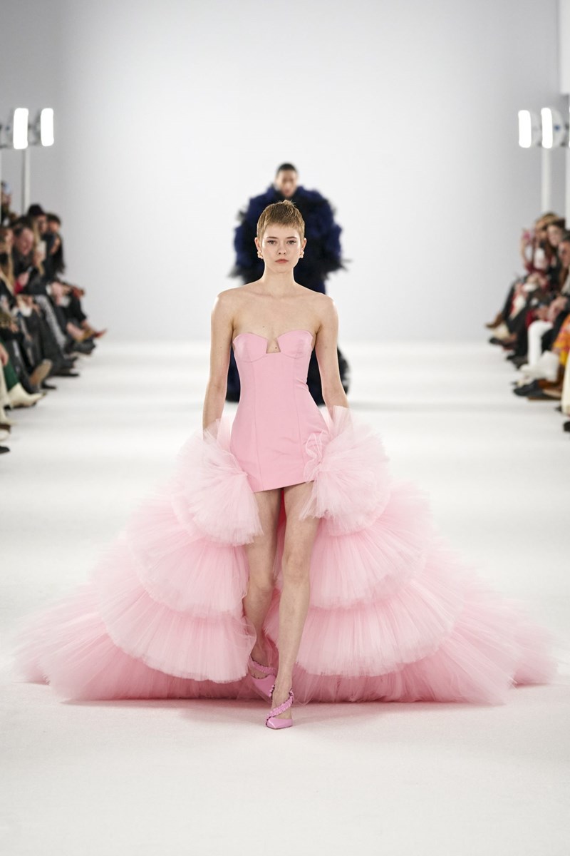 Η νέα συλλογή του οίκου Carolina Herrera για το Φθινόπωρο του 2022 ήταν ένας φόρος τιμής στην Mrs. Herrera - εικόνα 7