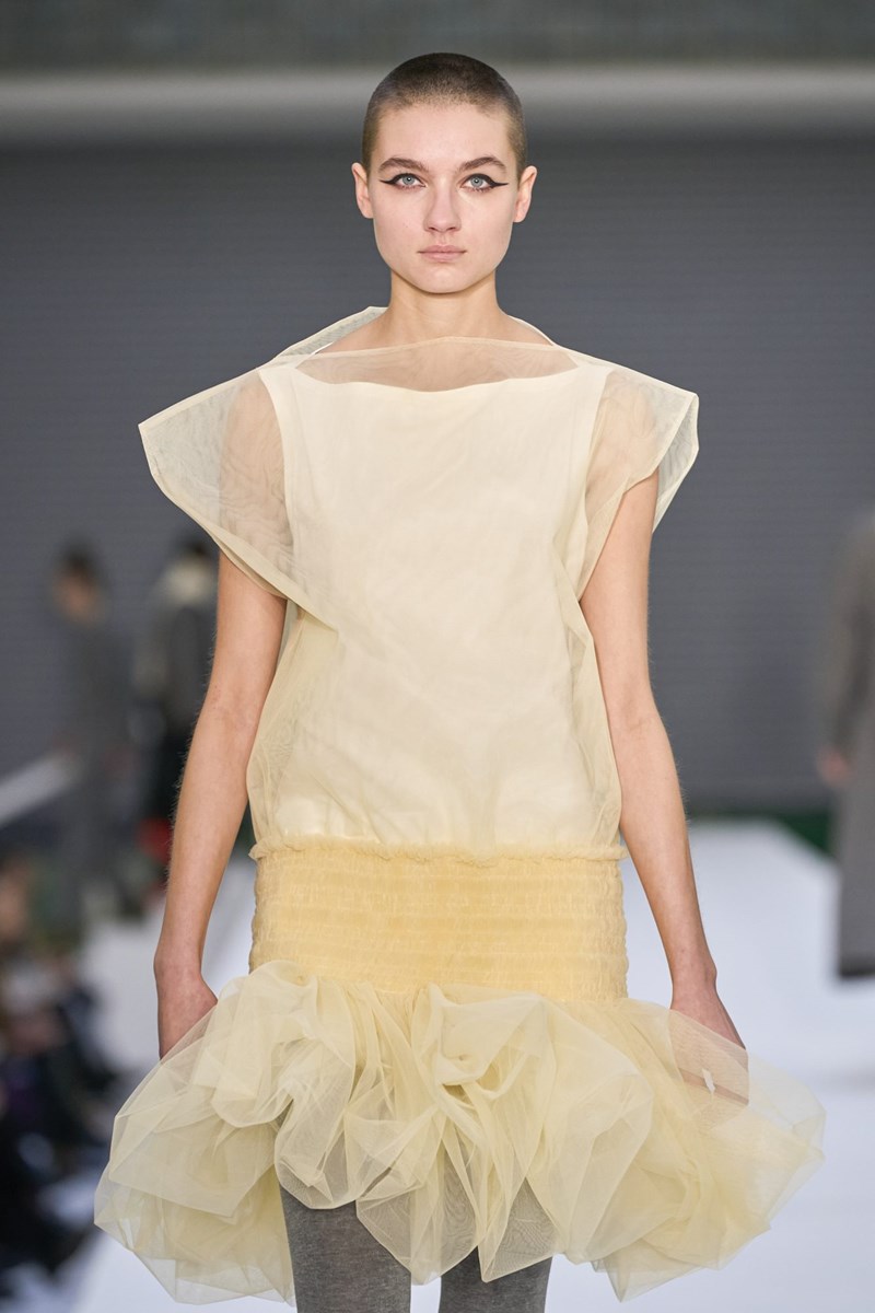 Εβδομάδα Μόδας Λονδίνου: Η αισθησιακή Nensi Dojaka, ο Richard Quinn και όλα όσα μαγνήτισαν την προσοχή μας στην LFW - εικόνα 12