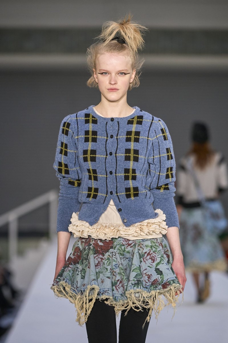 Εβδομάδα Μόδας Λονδίνου: Η αισθησιακή Nensi Dojaka, ο Richard Quinn και όλα όσα μαγνήτισαν την προσοχή μας στην LFW - εικόνα 10