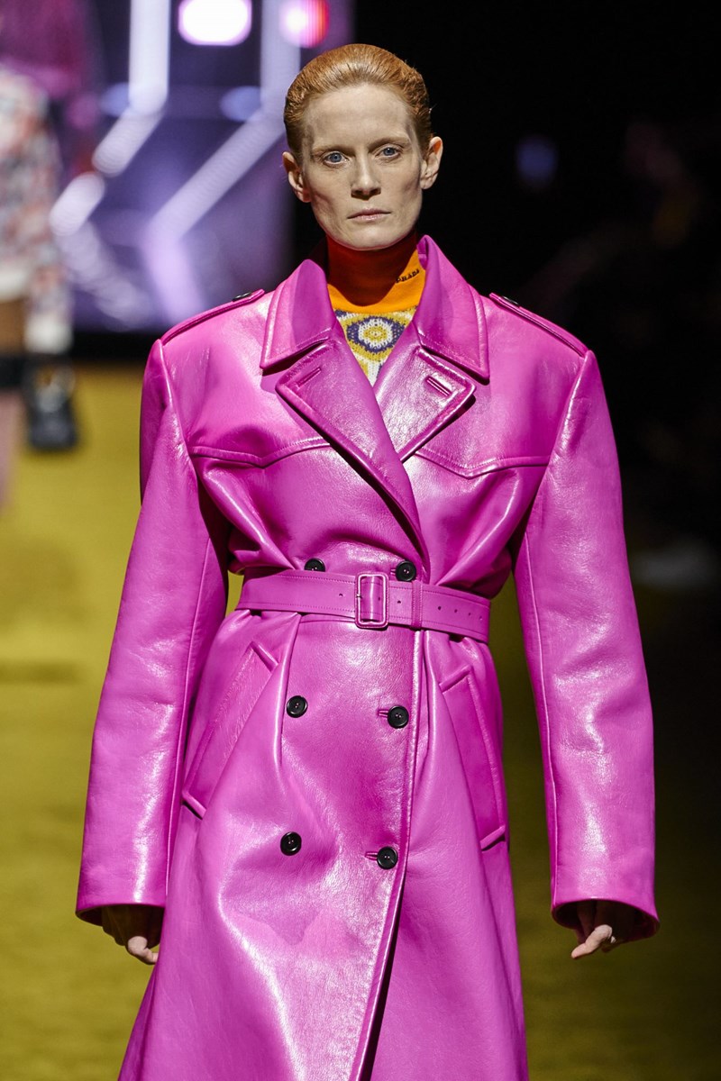 Για το Φθινόπωρο του 2022, ο οίκος Prada παρουσιάζει μια συλλογή που στηρίζεται στις αντιθέσεις - εικόνα 7