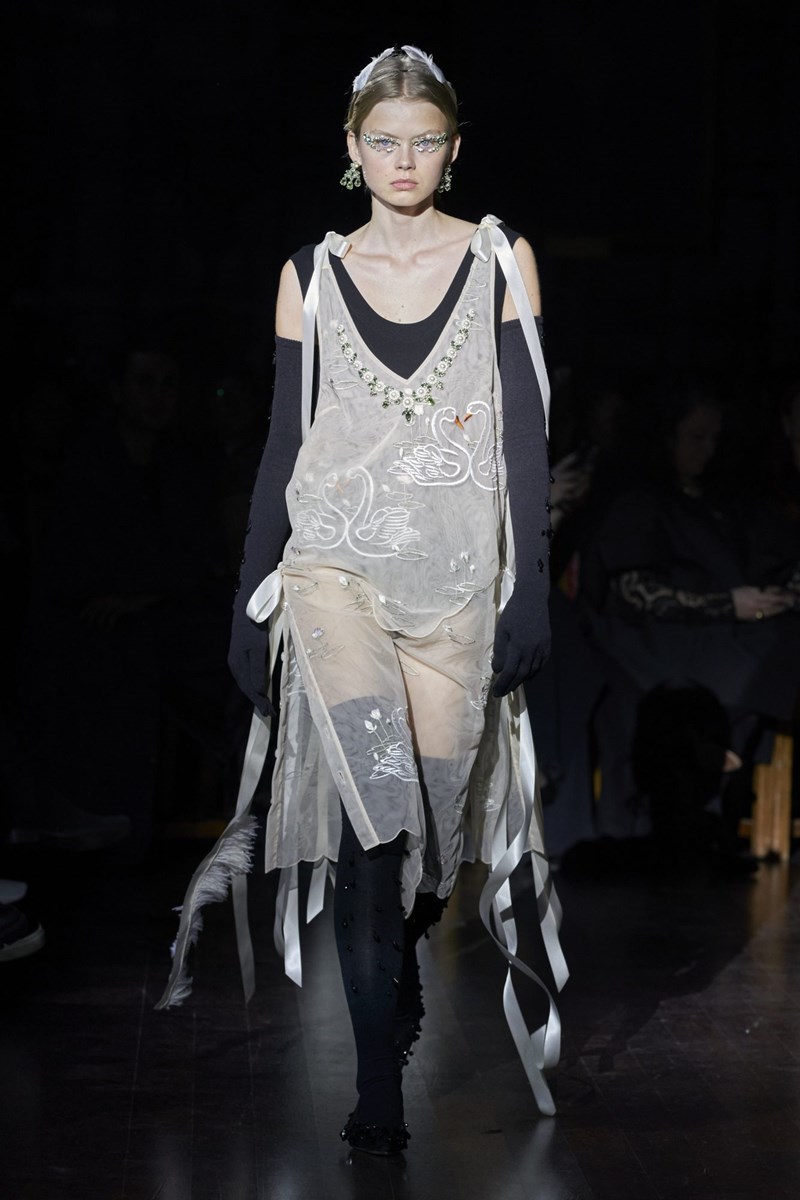 Εβδομάδα Μόδας Λονδίνου: Η αισθησιακή Nensi Dojaka, ο Richard Quinn και όλα όσα μαγνήτισαν την προσοχή μας στην LFW - εικόνα 3