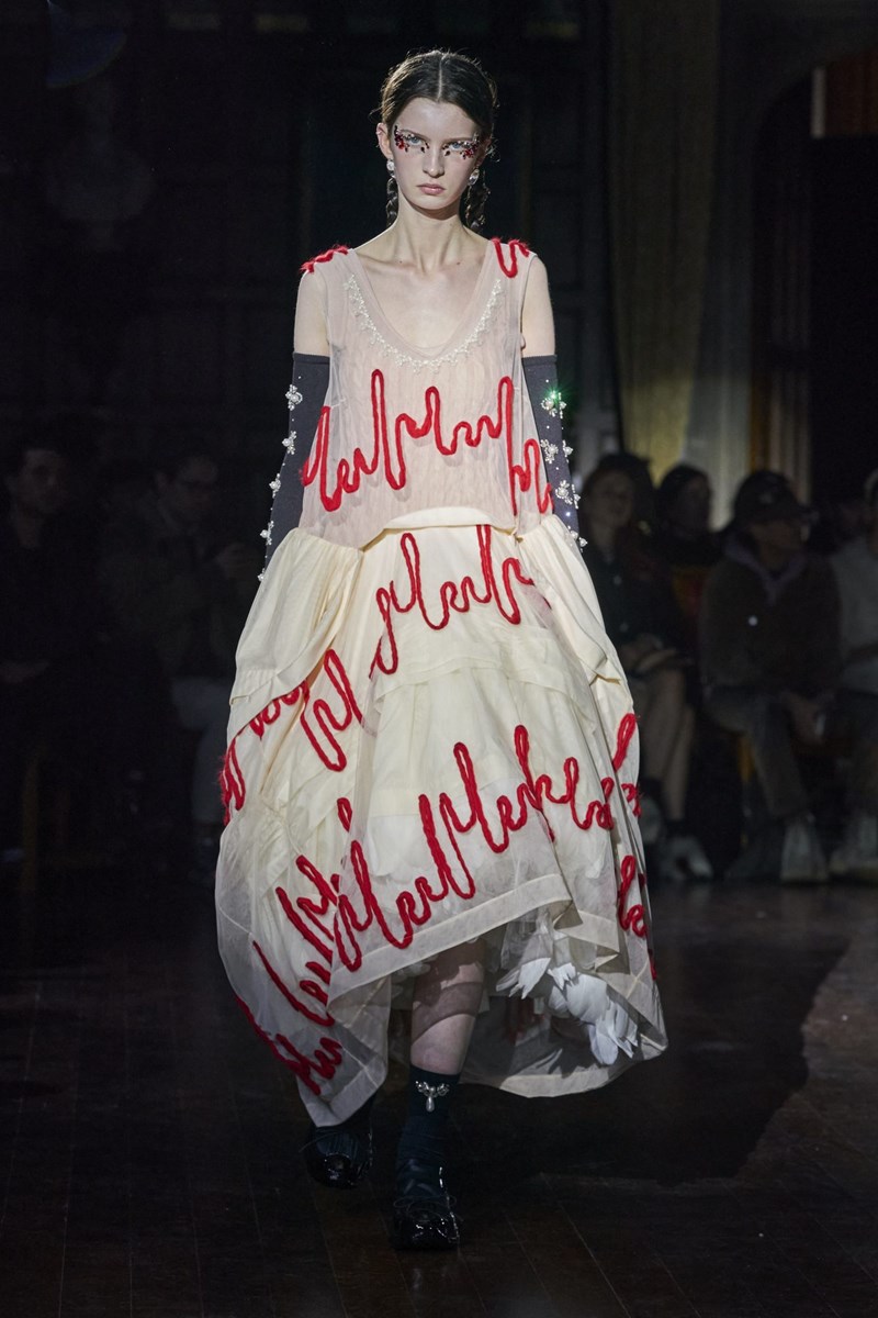 Εβδομάδα Μόδας Λονδίνου: Η αισθησιακή Nensi Dojaka, ο Richard Quinn και όλα όσα μαγνήτισαν την προσοχή μας στην LFW - εικόνα 5