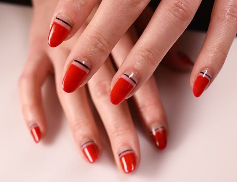 Red Nails: 8 ιδέες για να ξεφύγεις από το κλασικό κόκκινο μανικιούρ - εικόνα 3
