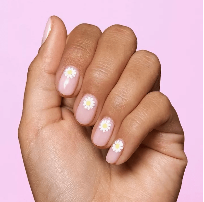 Βρήκαμε τα πιο chic floral μανικιούρ της άνοιξης - εικόνα 2