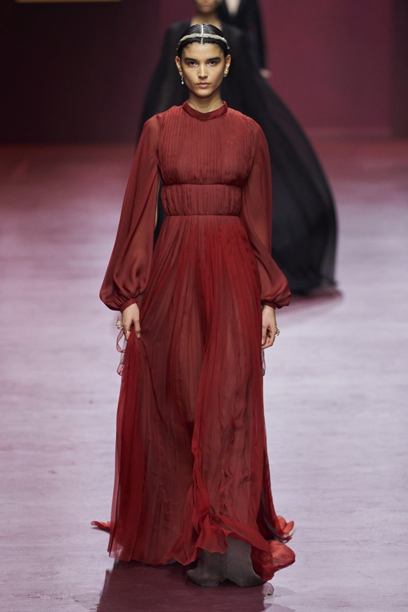 Dior FW22: Όταν η τεχνολογία συνάντησε την κομψότητα, γεννήθηκε η «επόμενη εποχή» του οίκου - εικόνα 11