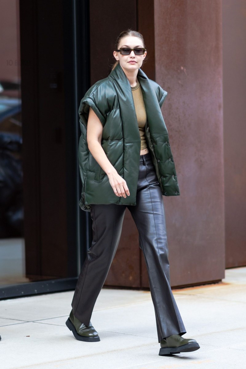 Το παντελόνι που φορούν όλες οι celebrities όταν βαριούνται τα jeans τους - εικόνα 2