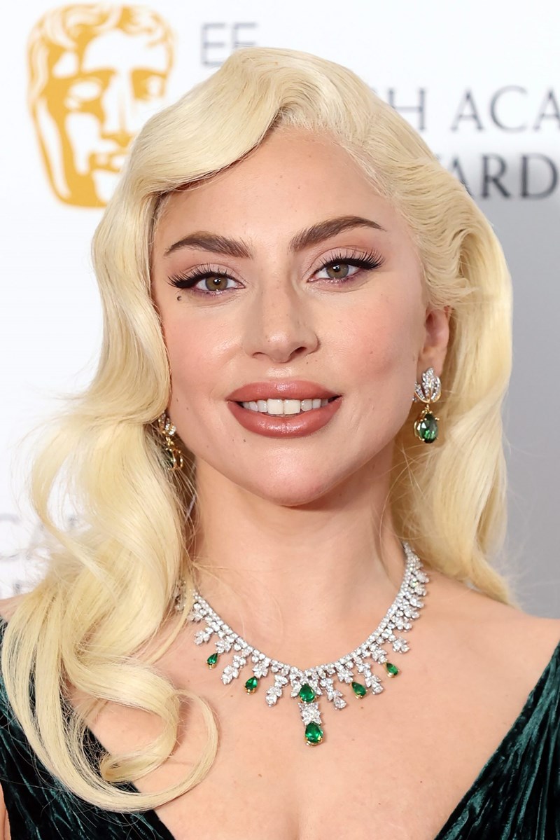 BAFTA 2022: Τα  beauty looks που ξεχώρισαν στη λαμπερή διοργάνωση - εικόνα 2