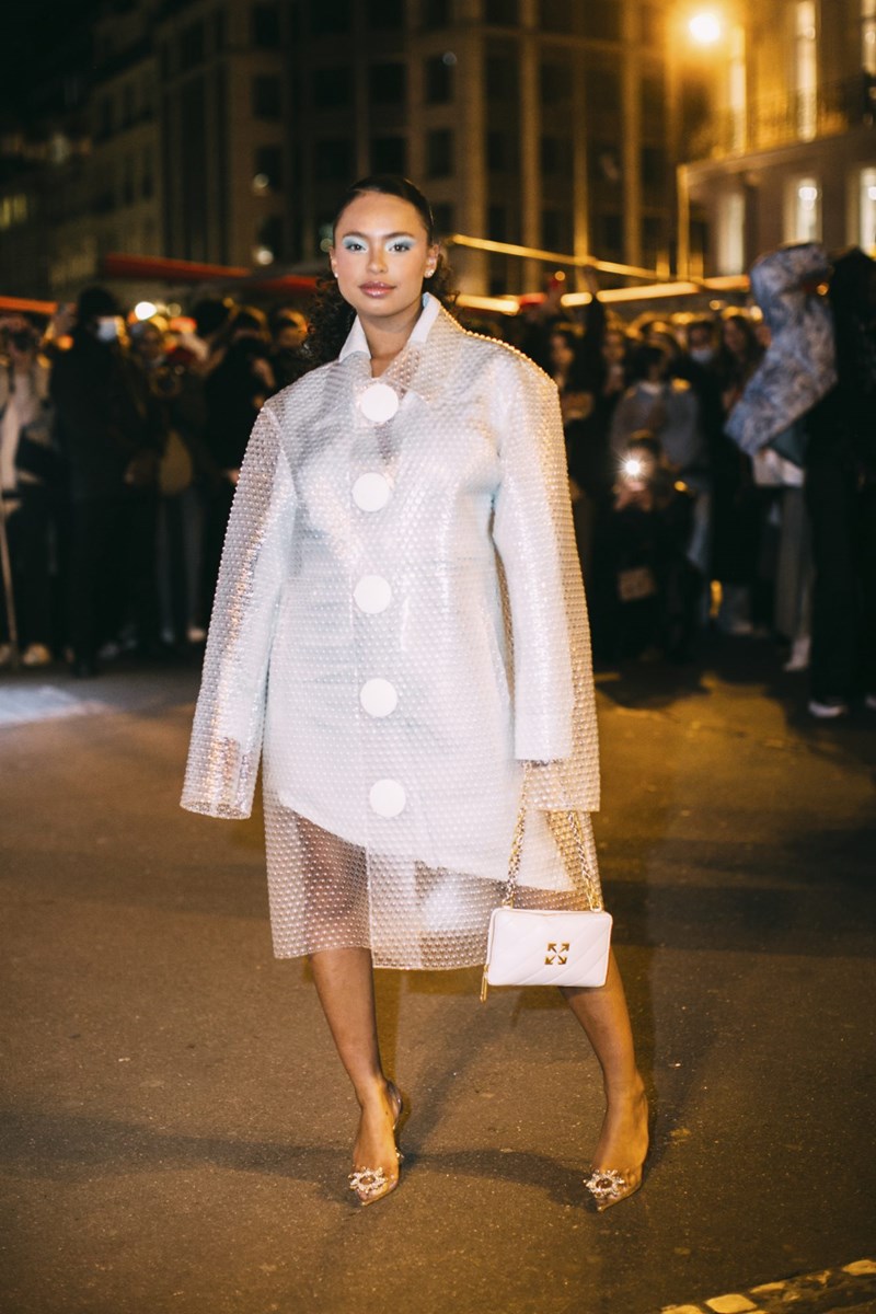 Τα beauty trends που ξεχωρίσαμε από στο street style του Παρισιού - εικόνα 3