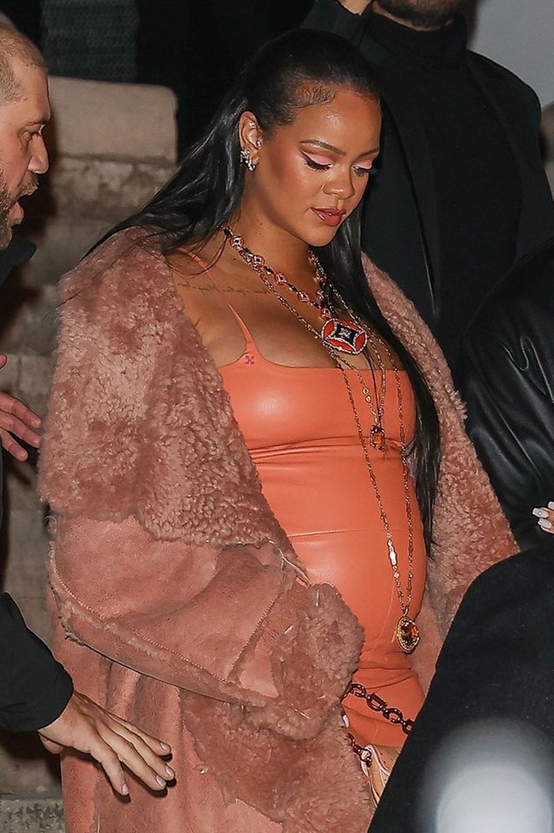 Rihanna: Όλες οι φορές που ταίριαξε το μακιγιάζ της με το outfit της - εικόνα 3