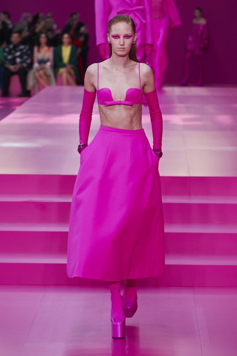 (Think) Valentino Pink PP: Μια συλλογή-ωδή στο ροζ - εικόνα 1