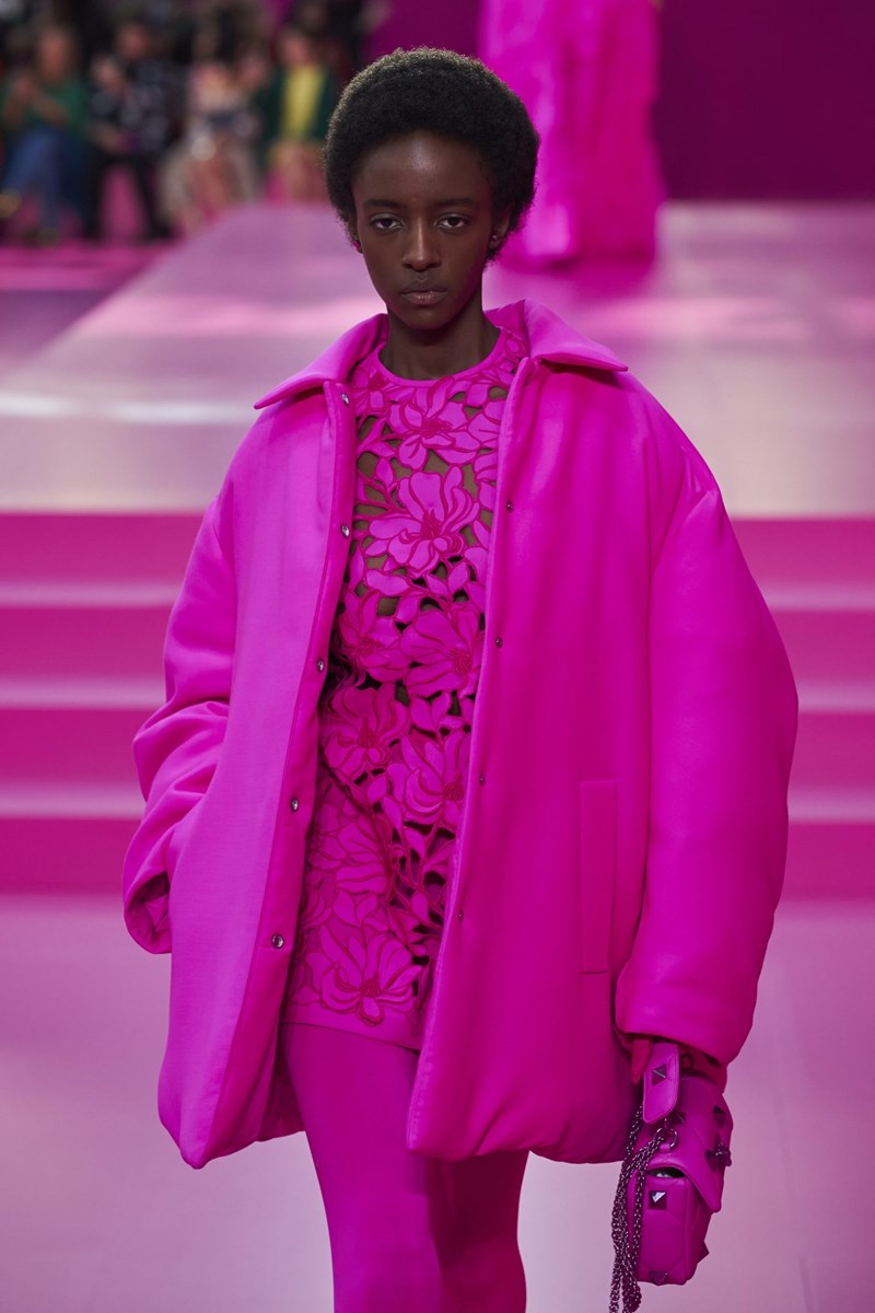 (Think) Valentino Pink PP: Μια συλλογή-ωδή στο ροζ - εικόνα 9