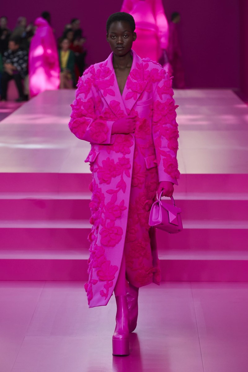 (Think) Valentino Pink PP: Μια συλλογή-ωδή στο ροζ - εικόνα 5