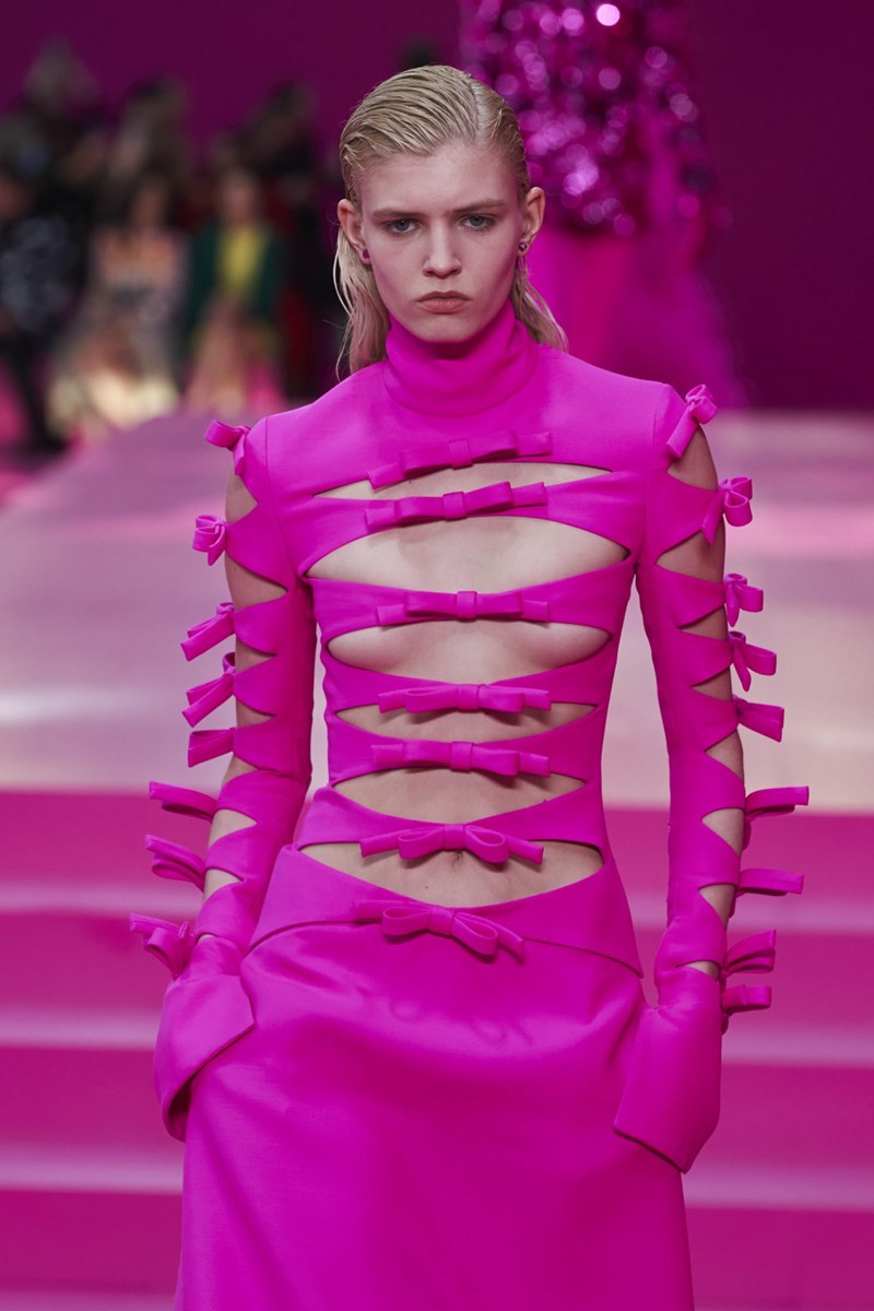 (Think) Valentino Pink PP: Μια συλλογή-ωδή στο ροζ - εικόνα 4