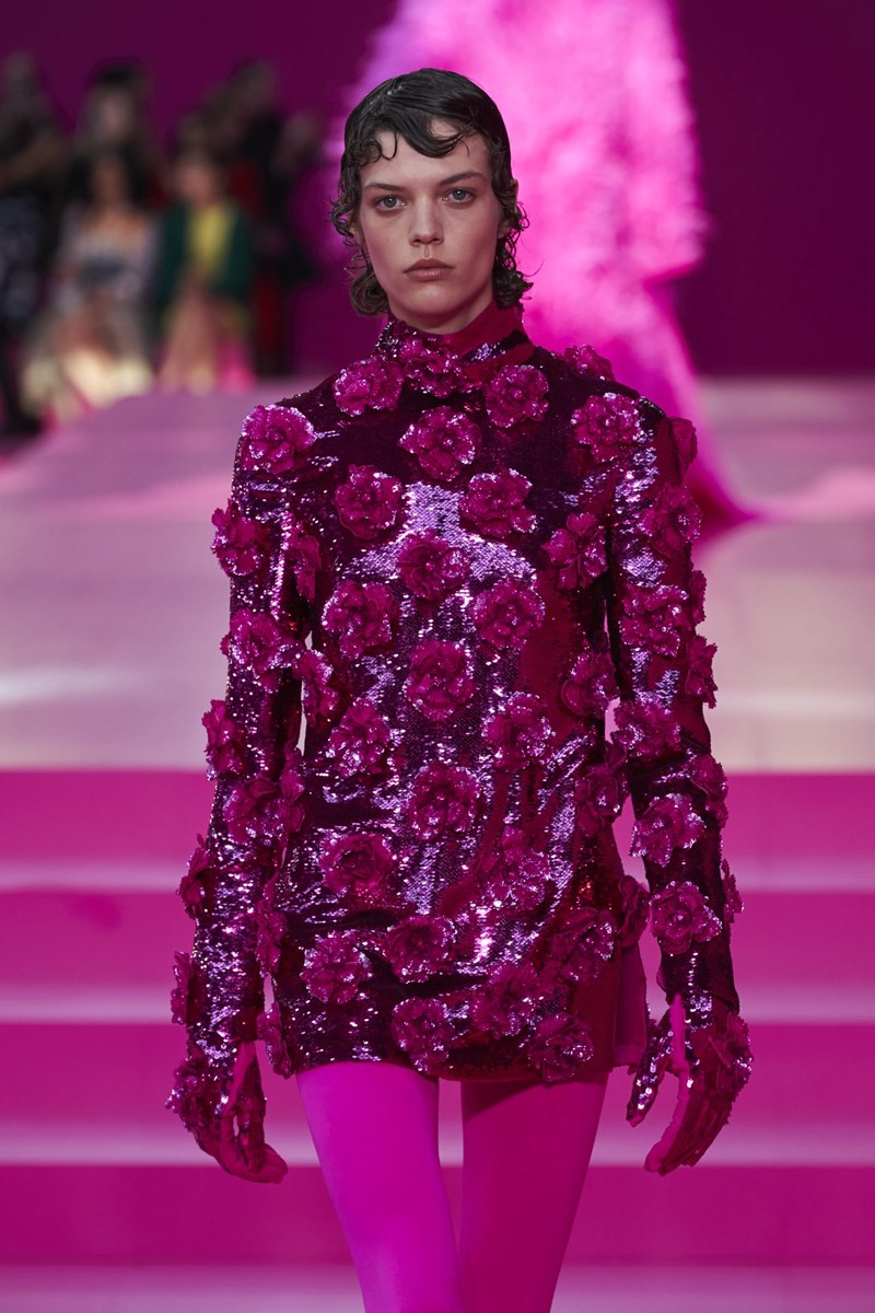 (Think) Valentino Pink PP: Μια συλλογή-ωδή στο ροζ - εικόνα 11