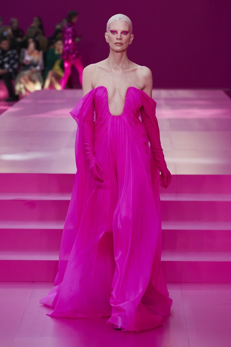 (Think) Valentino Pink PP: Μια συλλογή-ωδή στο ροζ - εικόνα 8