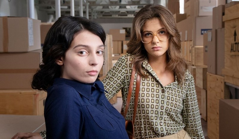 Οι πρωταγωνίστριες της σειράς My Brilliant Friend που βασίζεται στη διάσημη Τετραλογία της Νάπολης της Elena Ferrante μιλούν στο ELLE - εικόνα 2