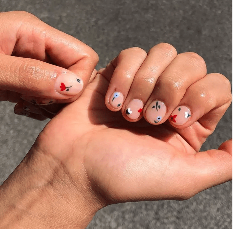 Βρήκαμε τα πιο chic floral μανικιούρ της άνοιξης - εικόνα 5