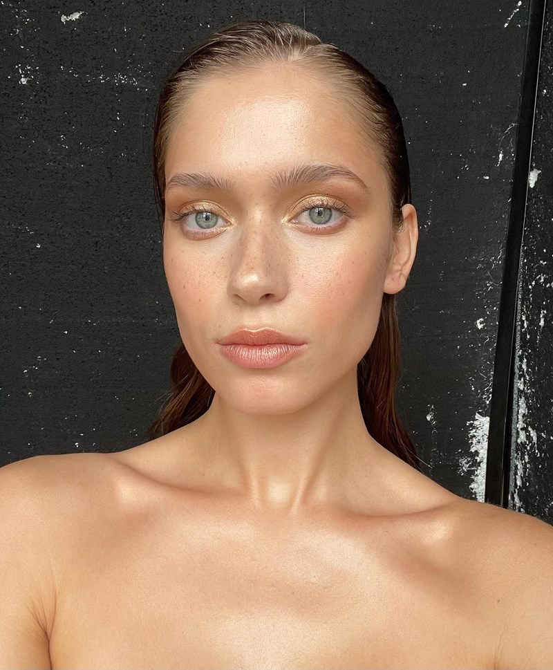 μαύρους κύκλους