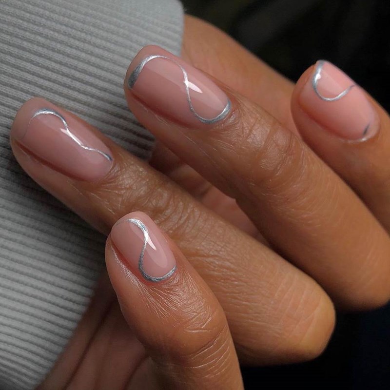 Mirror Mani: To nail trend που εγκρίνουν όλα τα fashion girls - εικόνα 3