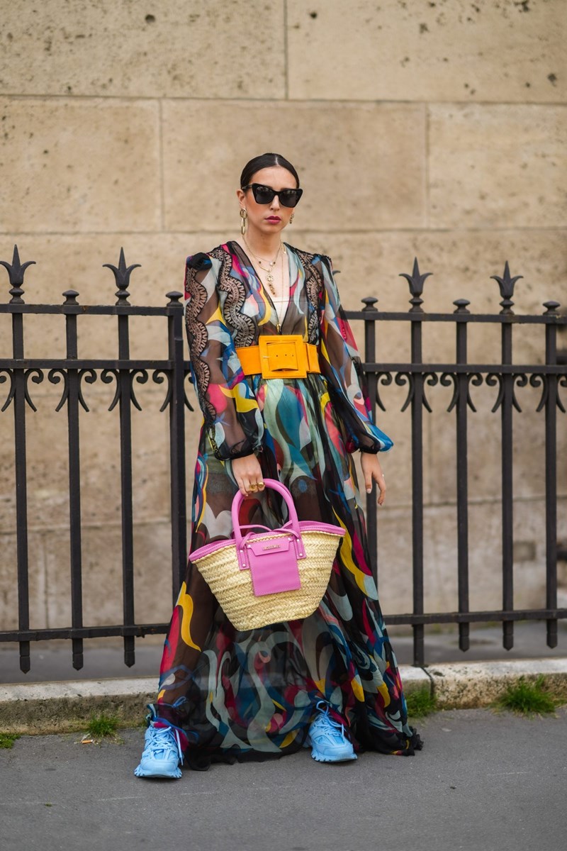 6+1 sneakers που ταιριάζουν τέλεια με τα ανοιξιάτικα φορέματά σου - εικόνα 1