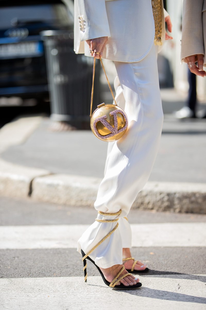 Ξέχνα τα μποτάκια! 10 shoe trends που θα φοράς καθημερινά από εδώ και πέρα - εικόνα 11