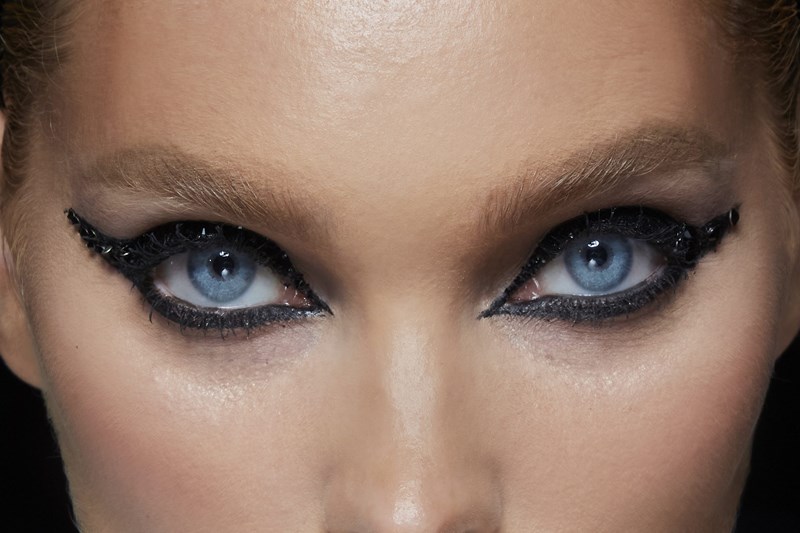 School of Arts: Αυτά είναι τα πιο stylish eye-looks της σεζόν. Πόσα θα αντιγράψεις; - εικόνα 2