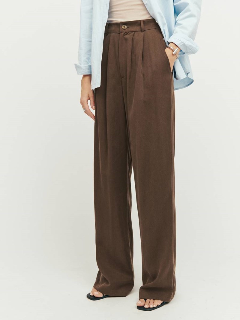 Η Kaia Gerber μόλις φόρεσε το trend που φορούν όλες οι celebrities όταν βαριούνται τα τζην τους - εικόνα 3